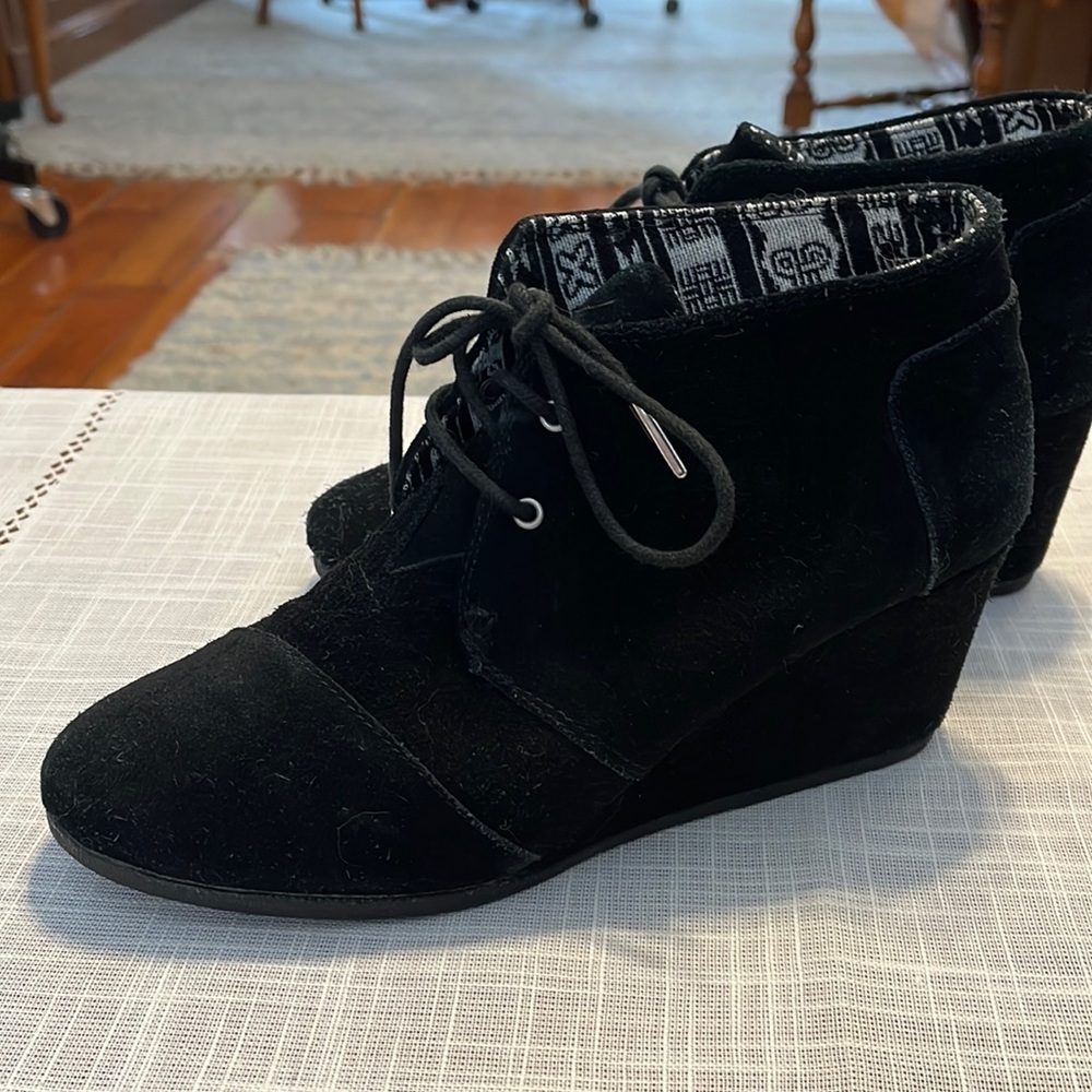 Toms Women's Desert Black Suede Lace-up Short Wedge Ankle Booties Size 10